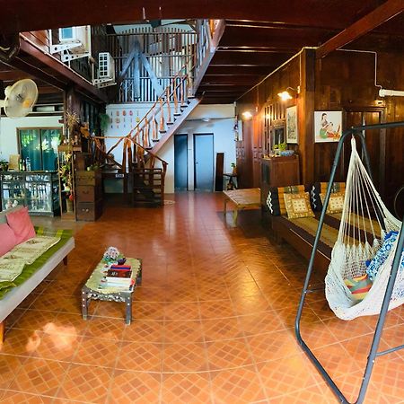 Banthai Guesthouse Phetchaburi Esterno foto