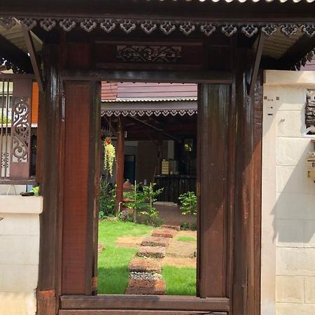 Banthai Guesthouse Phetchaburi Esterno foto