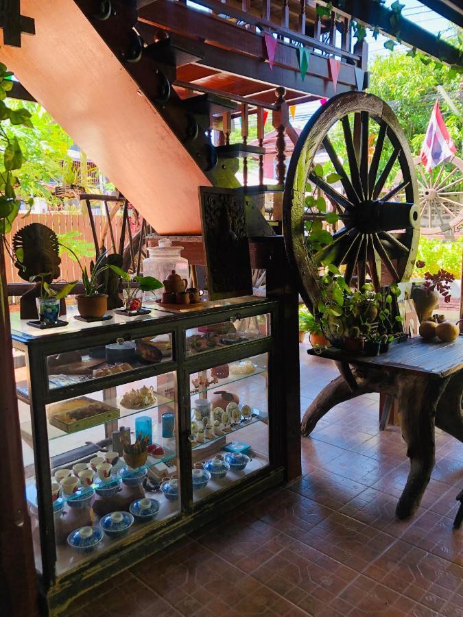 Banthai Guesthouse Phetchaburi Esterno foto