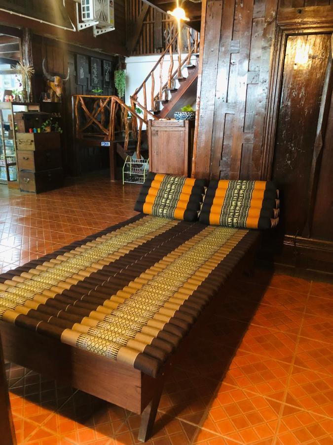 Banthai Guesthouse Phetchaburi Esterno foto