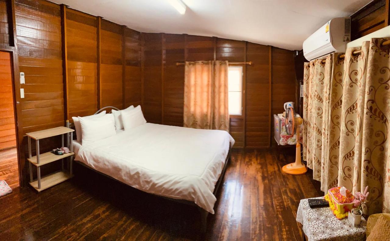Banthai Guesthouse Phetchaburi Esterno foto