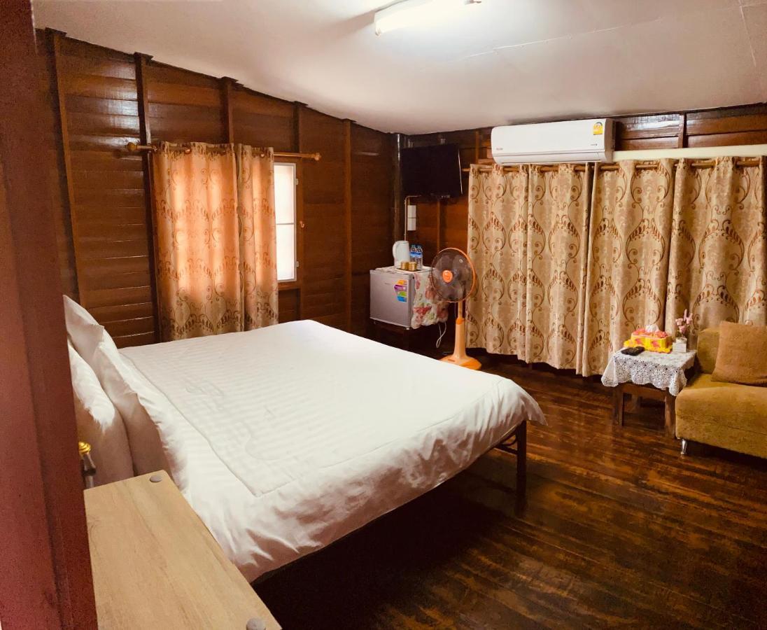Banthai Guesthouse Phetchaburi Esterno foto