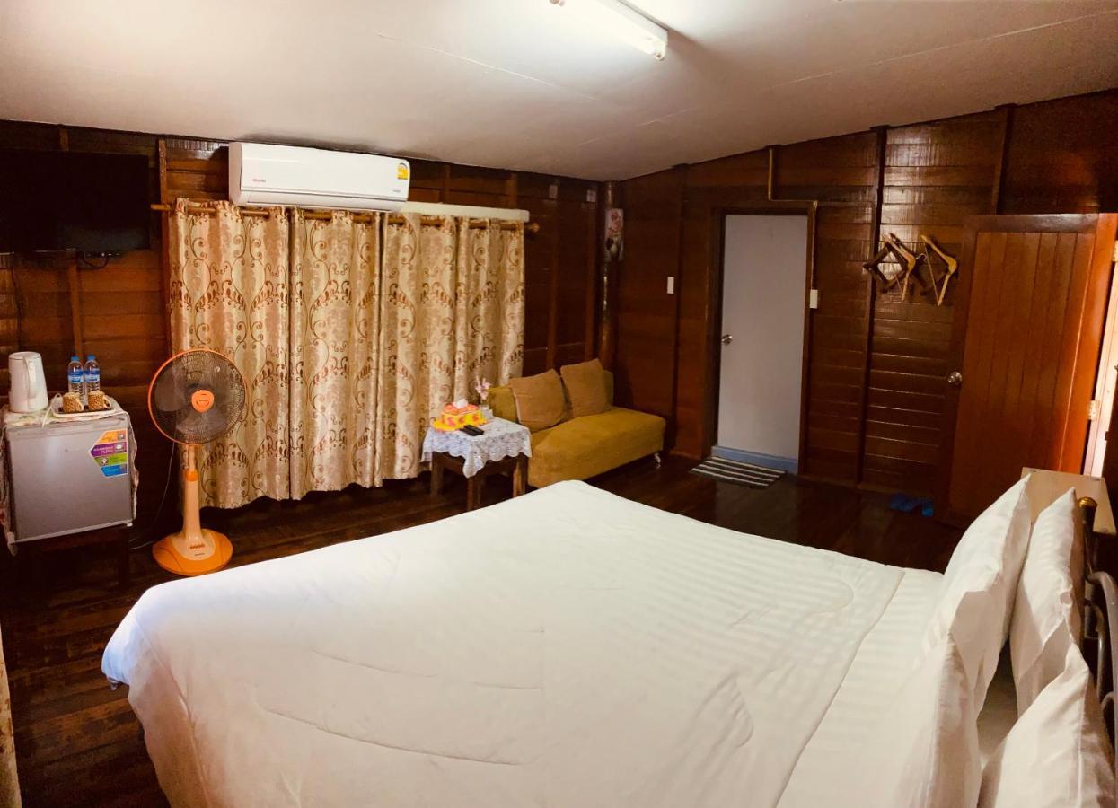 Banthai Guesthouse Phetchaburi Esterno foto