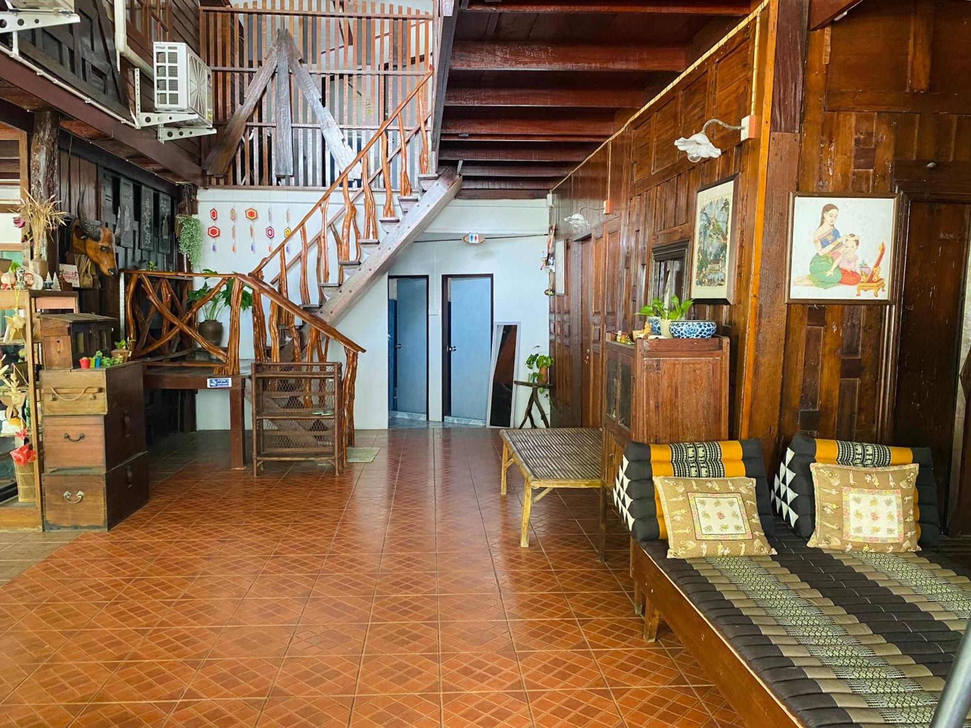 Banthai Guesthouse Phetchaburi Esterno foto