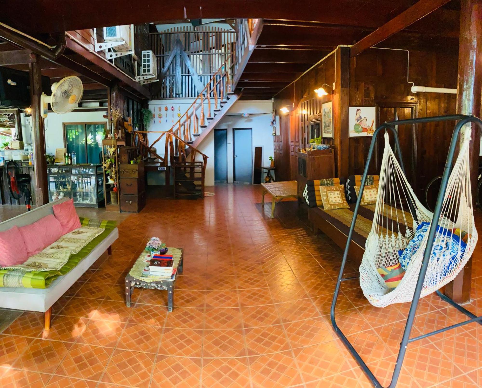 Banthai Guesthouse Phetchaburi Esterno foto