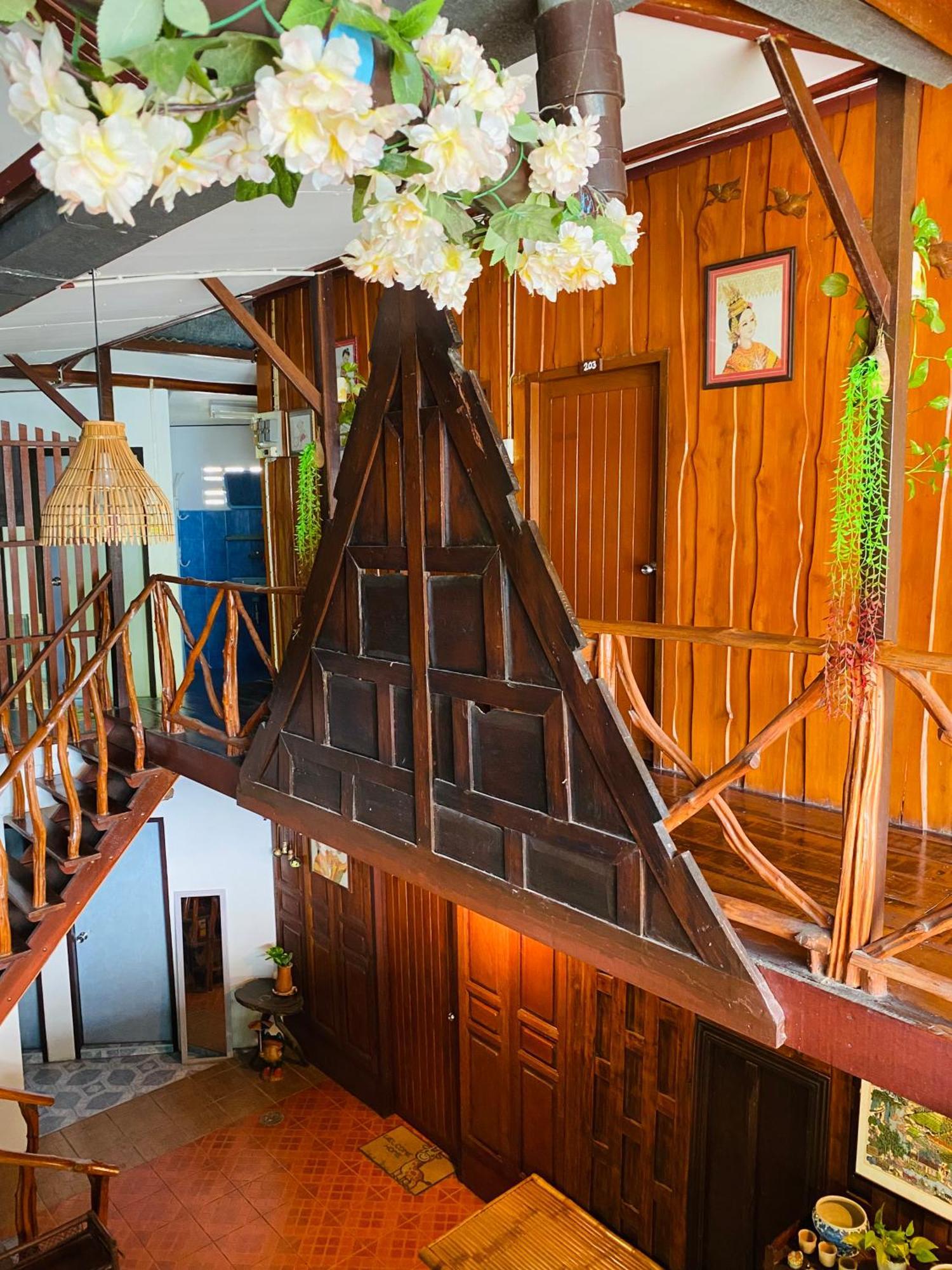 Banthai Guesthouse Phetchaburi Esterno foto