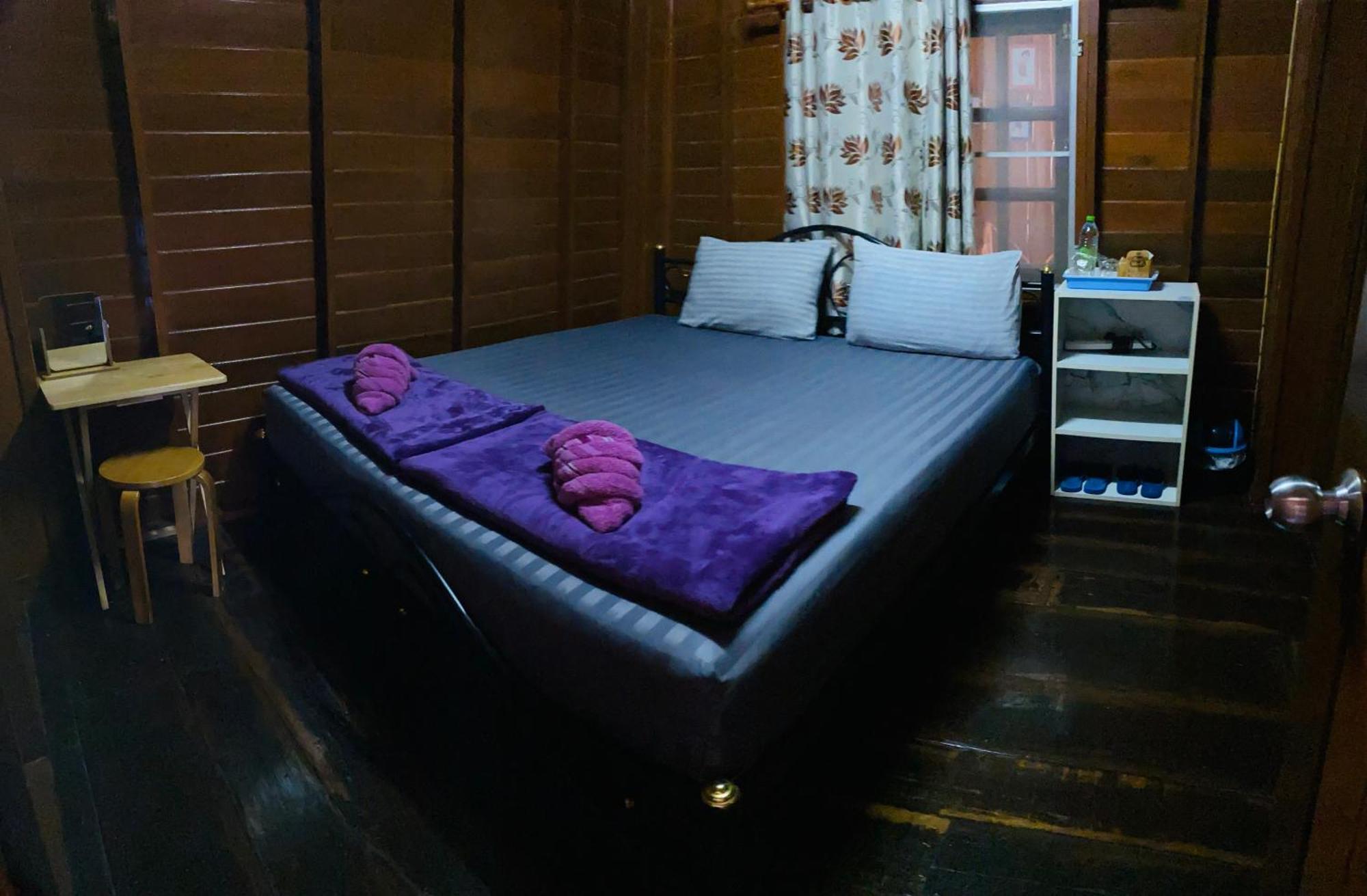 Banthai Guesthouse Phetchaburi Esterno foto