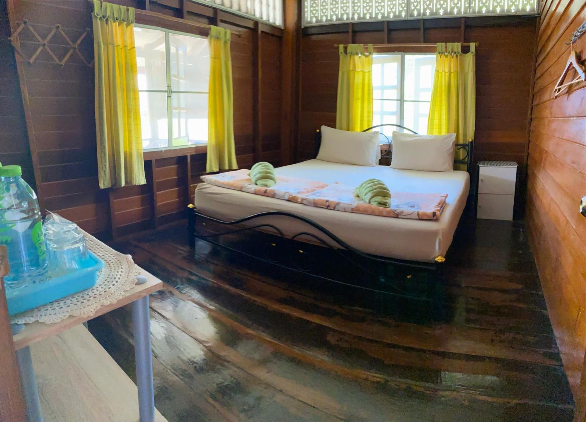 Banthai Guesthouse Phetchaburi Esterno foto