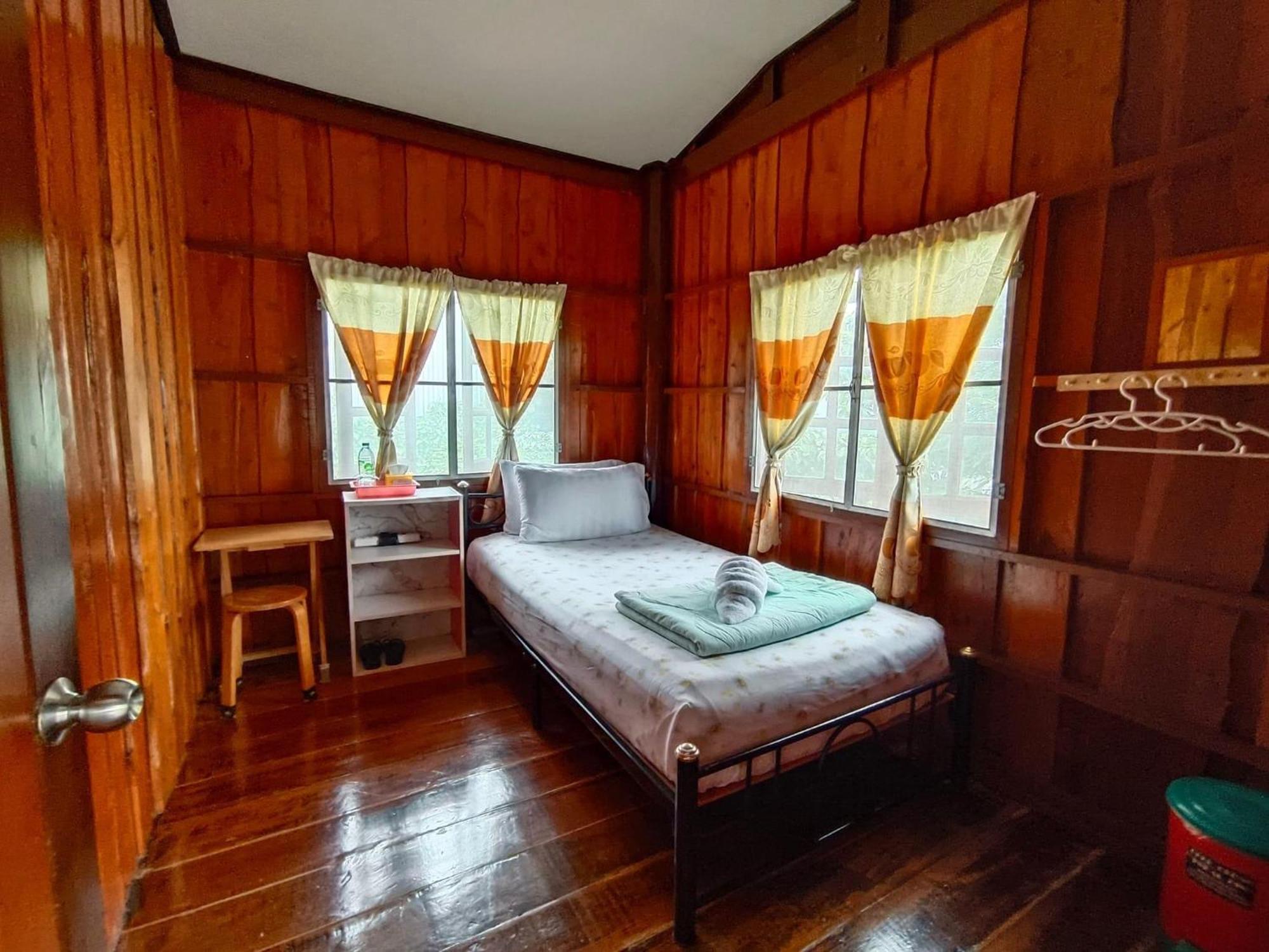Banthai Guesthouse Phetchaburi Esterno foto