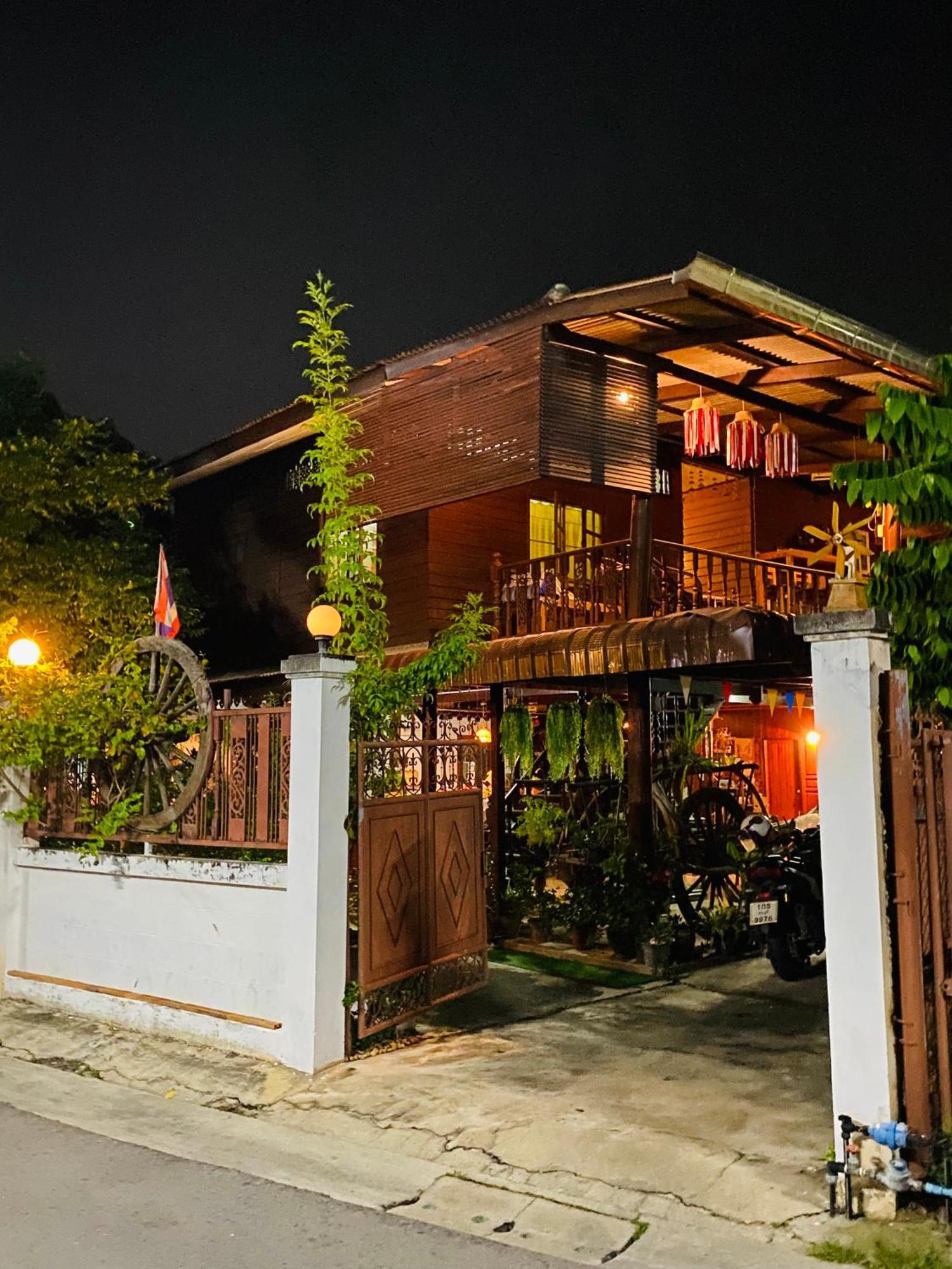 Banthai Guesthouse Phetchaburi Esterno foto