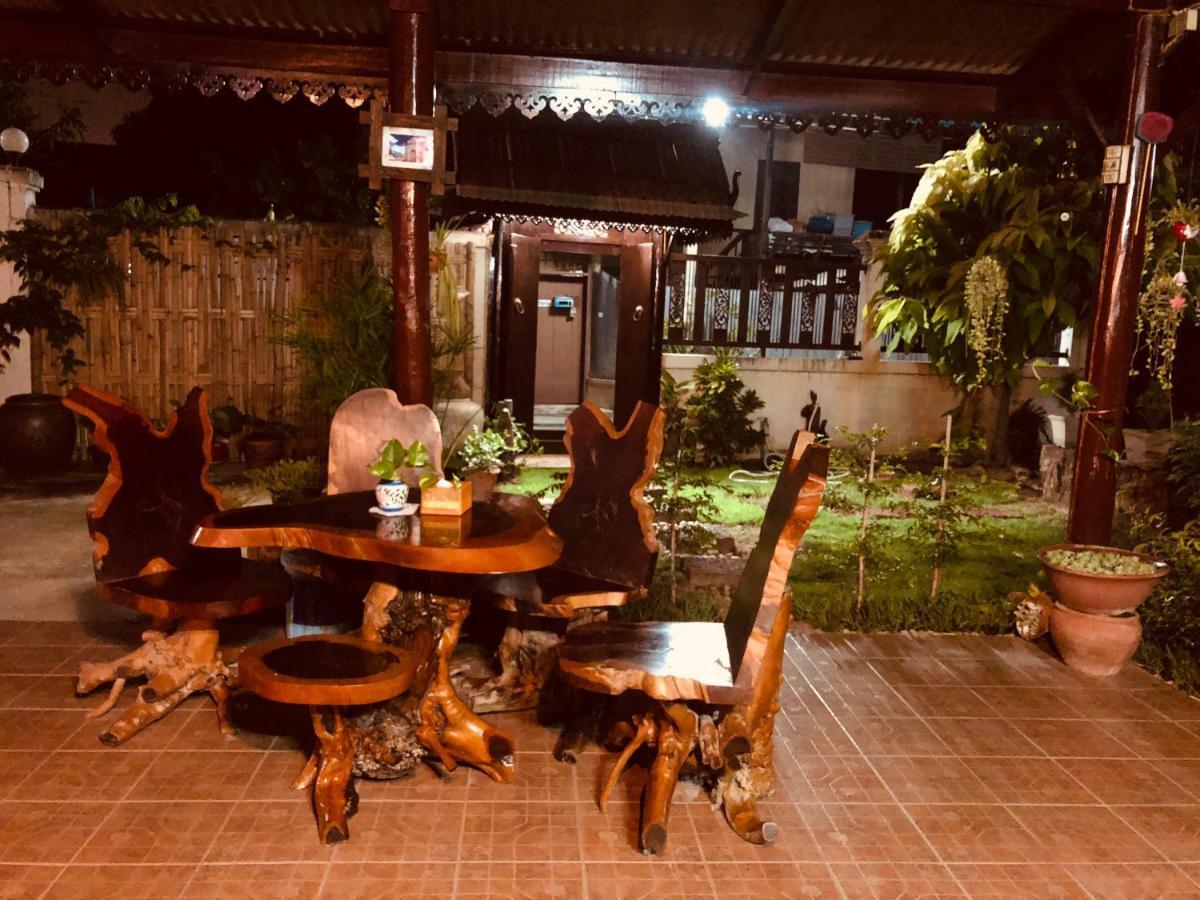 Banthai Guesthouse Phetchaburi Esterno foto
